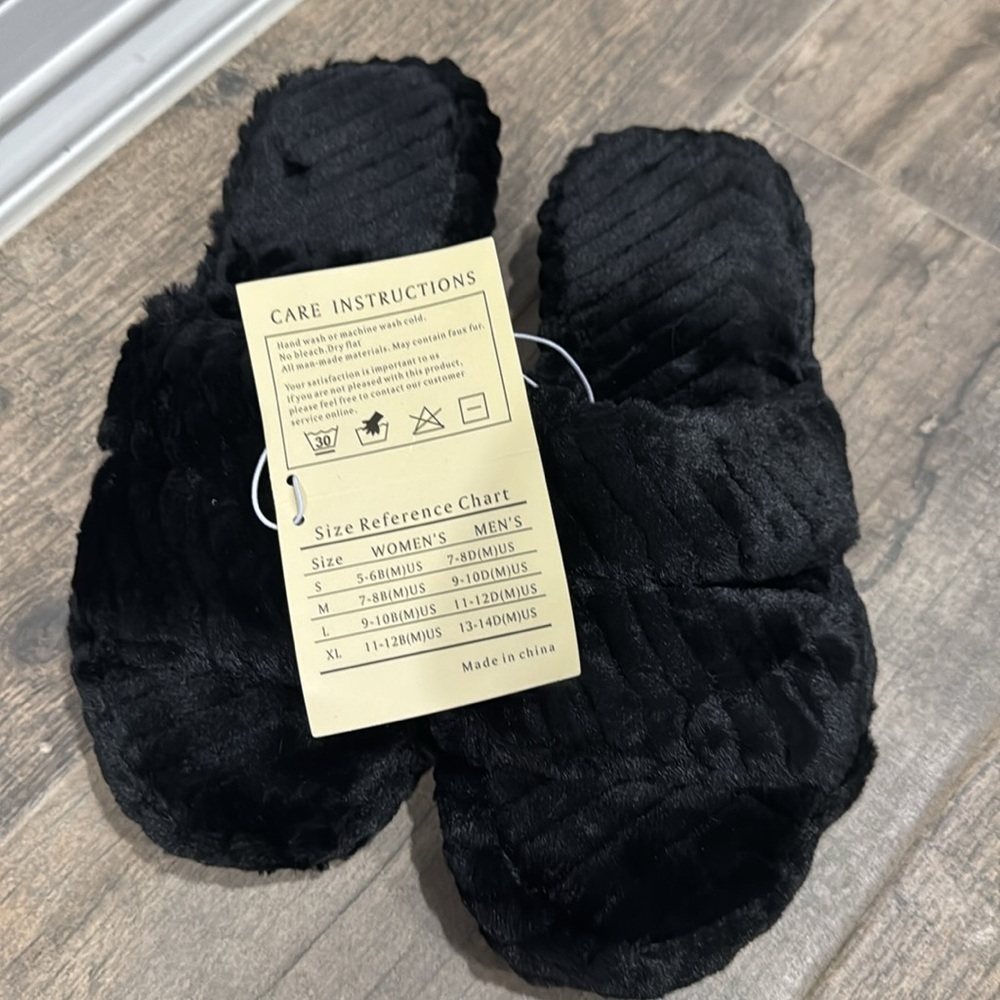 Slippers - Picture 2 of 3